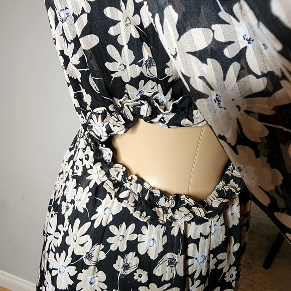 NWT ASTR the label RUFFLE SQUARE NECK SIDE CUTOUT MINI DRESS - Picture 10 of 16